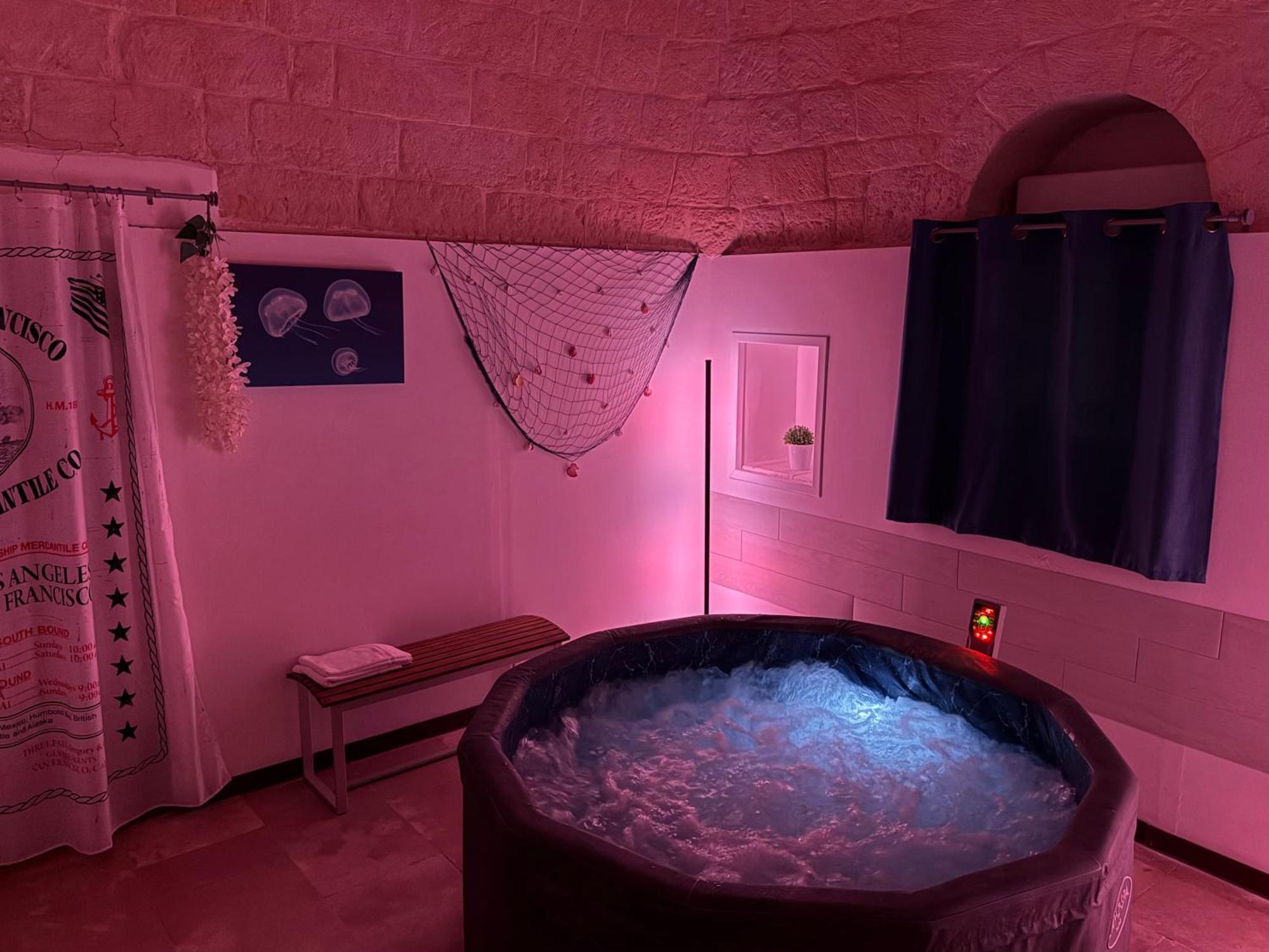 Suite Trullo Bathtub