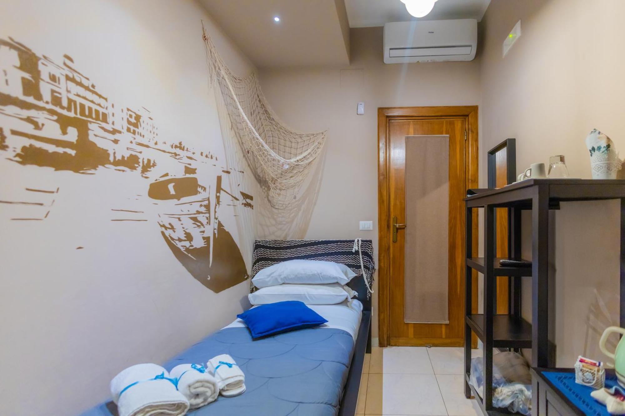 Camera Singola con Bagno Privato